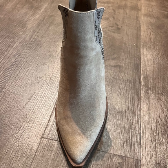 Vince Camuto Bootie Sz 7 - Picture 7 of 13